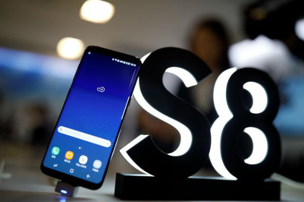 Смартфон Samsung Galaxy S8 продается у себя на родине вдвое быстрее, чем предшественники